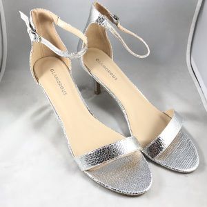 Glamorous Silver Open Toed Kitten Heel Sandal Sz 9